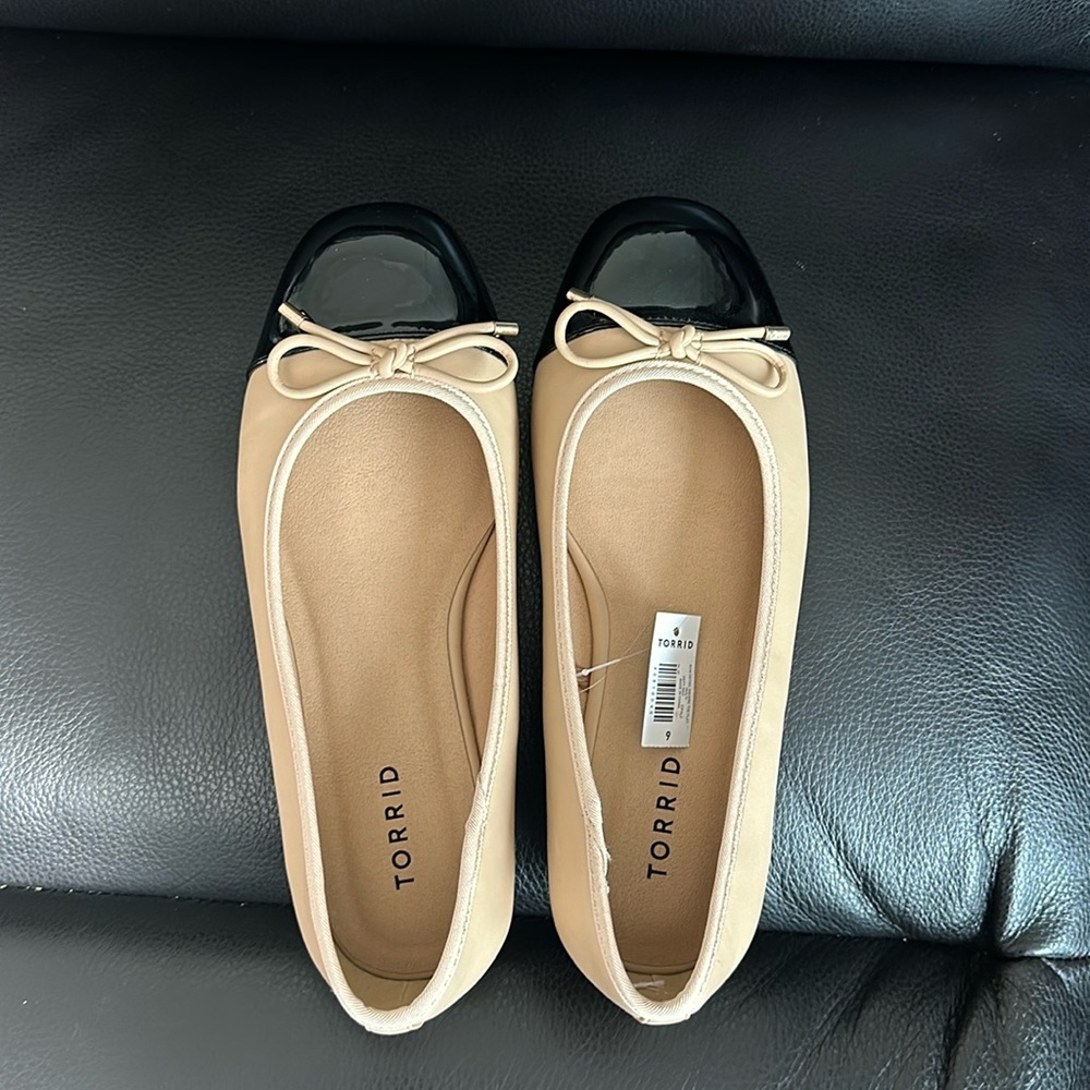 NWT Torrid Nude Ballet Flats